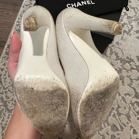 CHANEL white Pumps